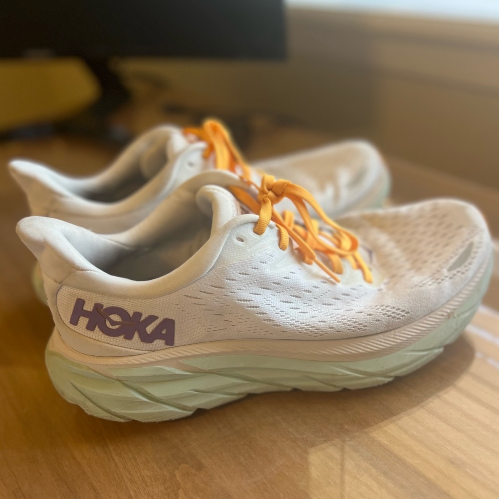 HOKA CLIFTON Size 9 Women’s